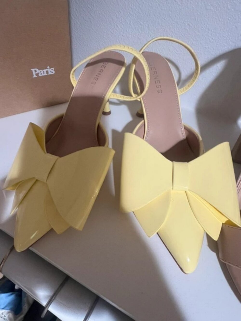 Bow high heels